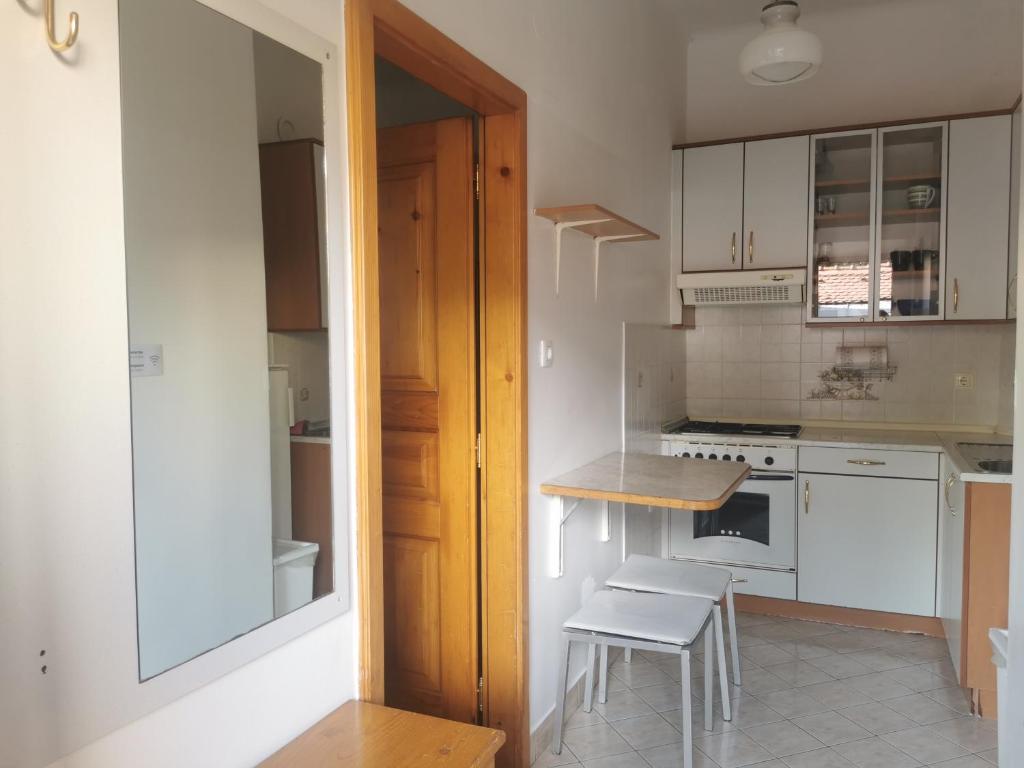Kuchyň nebo kuchyňský kout v ubytování Most Hostel