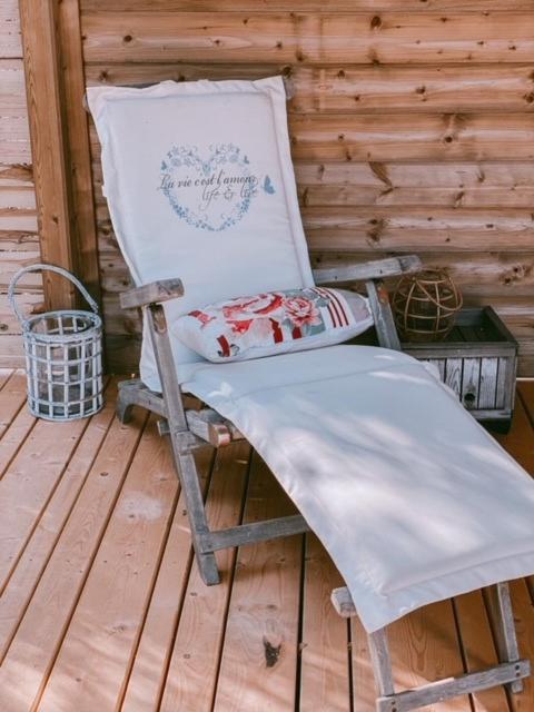 Fotografie z fotogalerie ubytování Cabane au style scandinave et son bain nordique v destinaci Bouillon