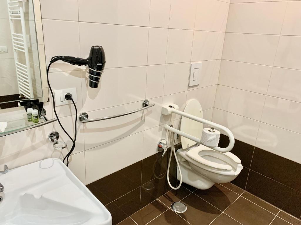 A bathroom at Romano B&B