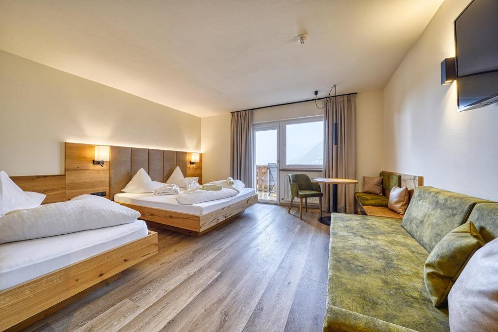 Postel nebo postele na pokoji v ubytování Family Hotel Gutenberg
