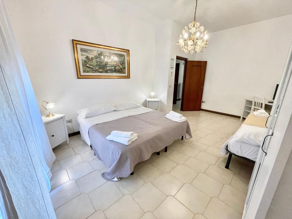 A bed or beds in a room at Romano B&B