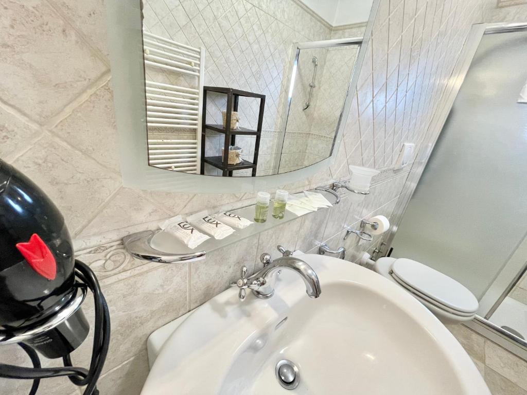 A bathroom at Romano B&B