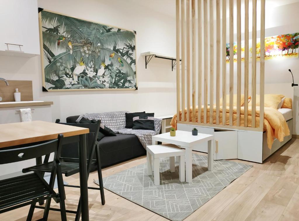 Posedenie v ubytovaní Joli studio au calme, centre historique de Pertuis