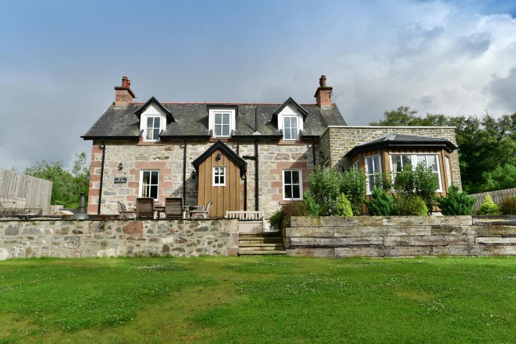 Scottish Highland Cottages The Old Police House Daviot, Inverness