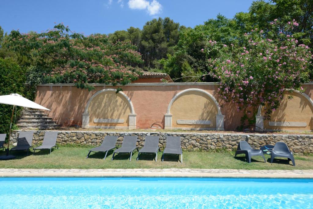 Bazén v ubytování Le Pool House - Private Jacuzzi - Mas des Sous Bois nebo v jeho okolí