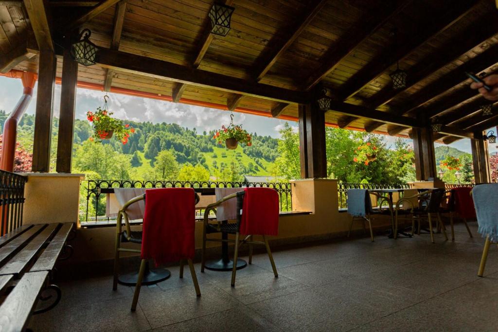 Restaurace v ubytování Hotel Turnul