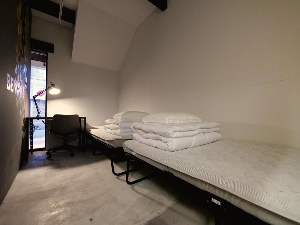 Postel nebo postele na pokoji v ubytování BENCH