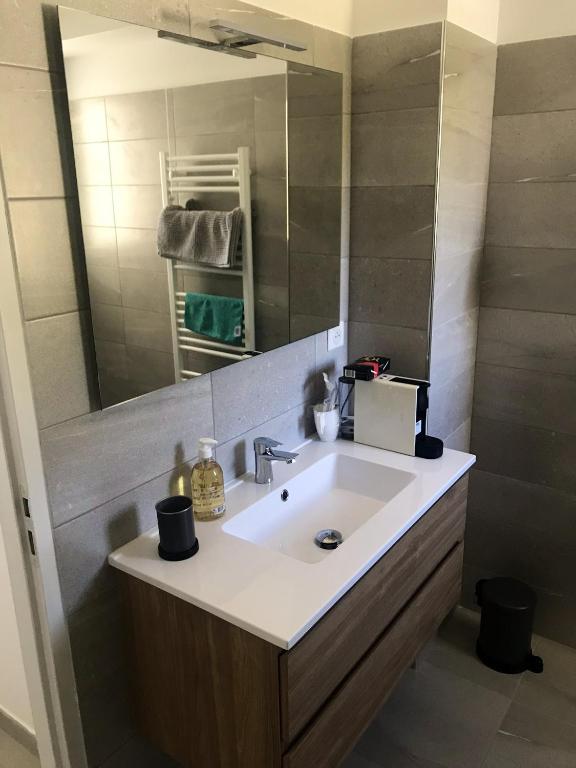 Kúpeľňa v ubytovaní Appartement moderne à Bastia de 57 m² avec vue mer exclusive