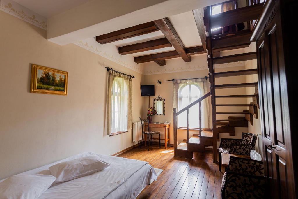 Postel nebo postele na pokoji v ubytování Hotel Turnul