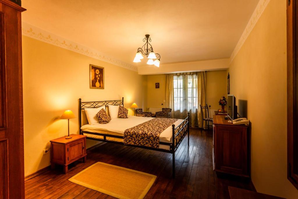 Postel nebo postele na pokoji v ubytování Hotel Turnul