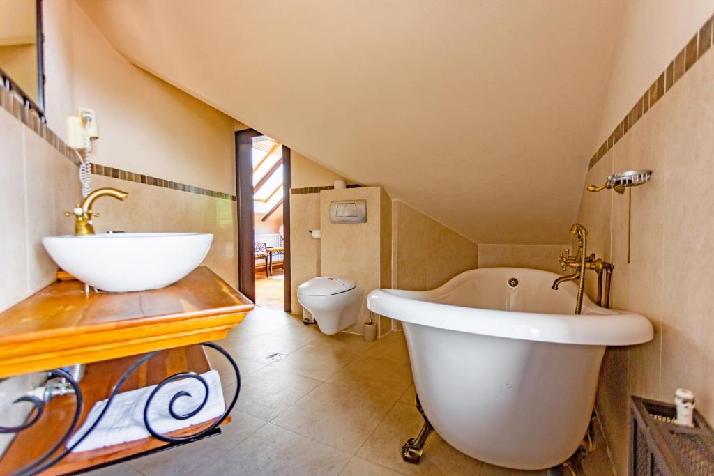 Koupelna v ubytování Hotel Turnul