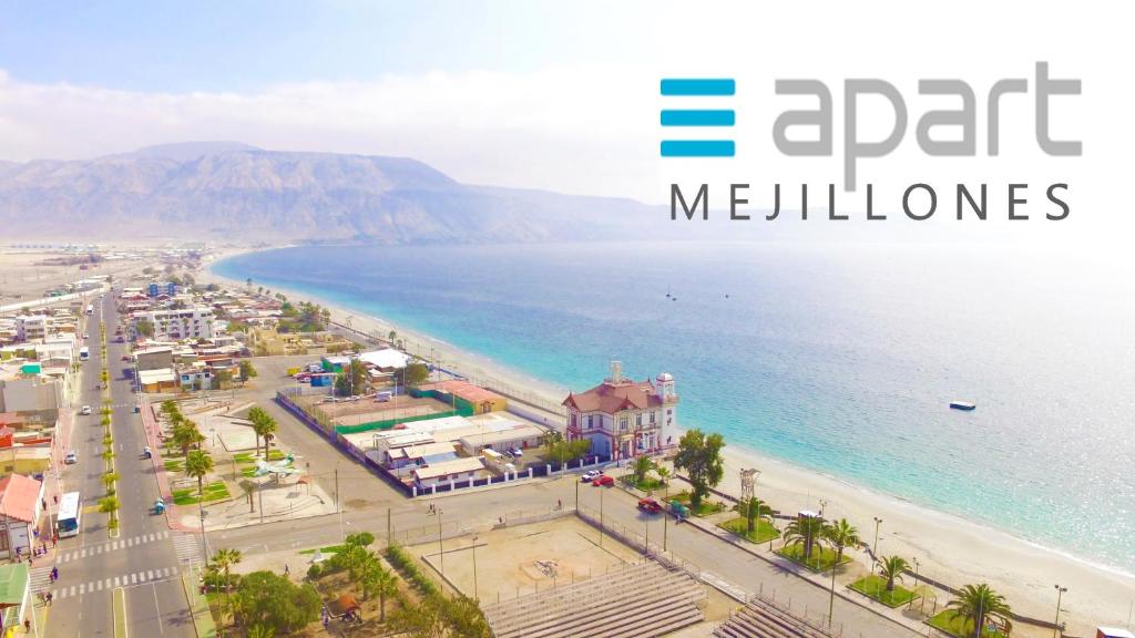 an aerial view of a beach and the ocean at Apart Mejillones - Dpto 24 in Mejillones