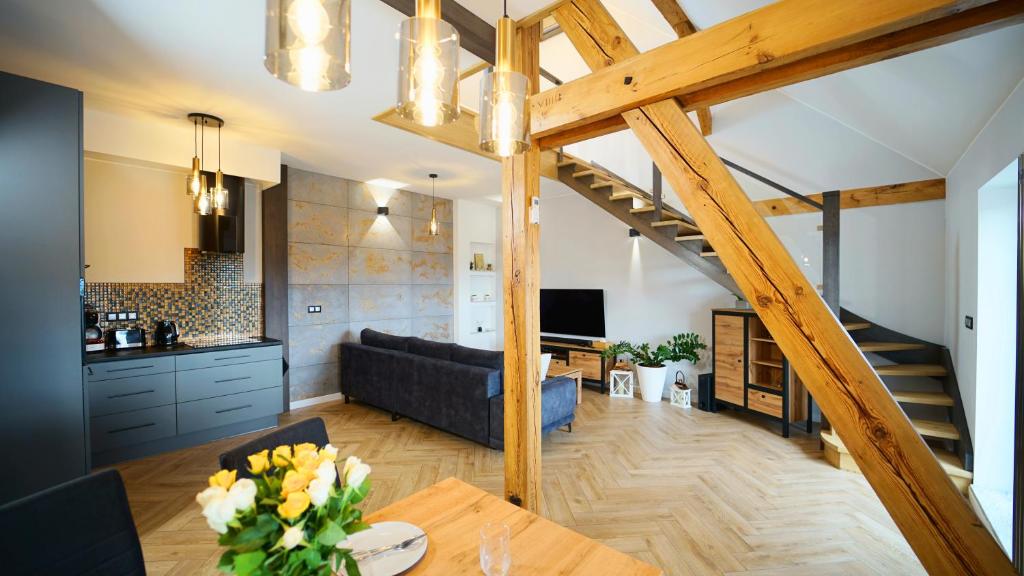 Televízia a/alebo spoločenská miestnosť v ubytovaní Apartamenty EverySky - Mickiewicza 30