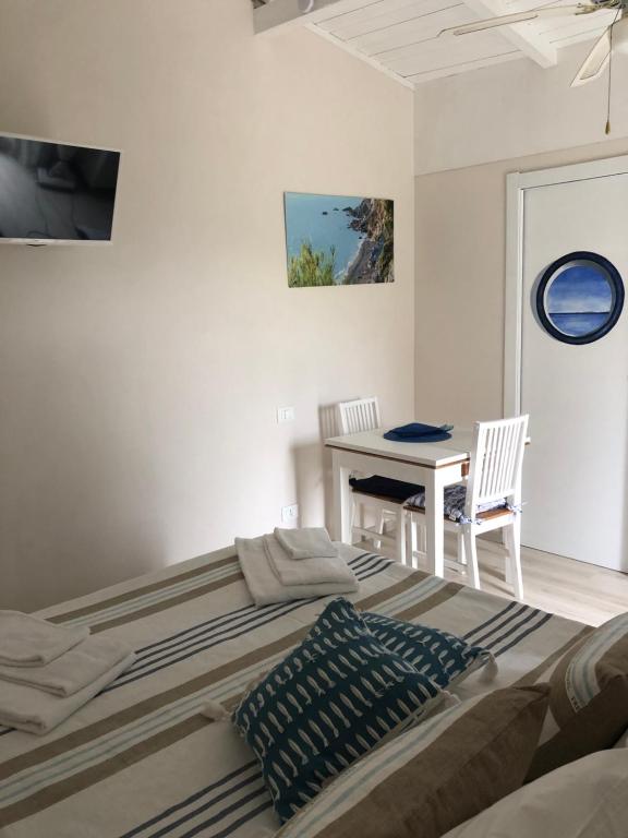 A bed or beds in a room at l' Acciuga Blu
