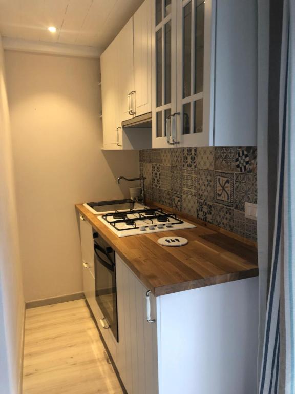 A kitchen or kitchenette at l' Acciuga Blu