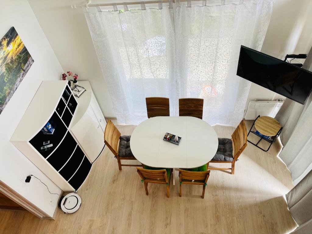 Μια τηλεόραση ή/και κέντρο ψυχαγωγίας στο PREMIUM-Ferienhaus für 5 Gäste - Sauna, Wald u. Berge Extertal-Ferienpark #49