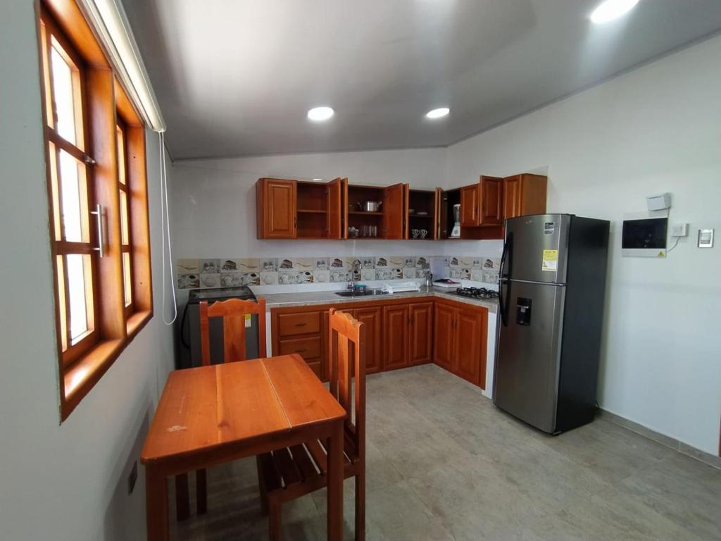Kuchyň nebo kuchyňský kout v ubytování APARTAMENTOS DECOR