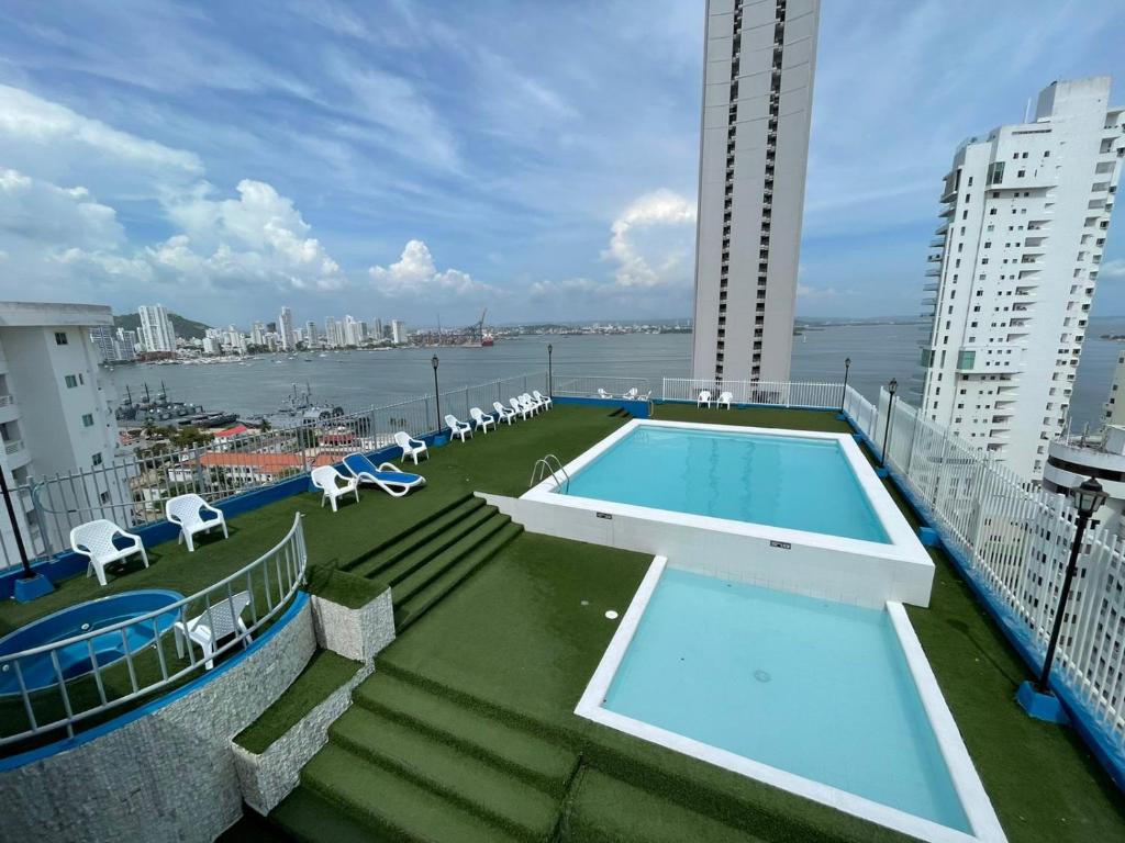 a swimming pool on the roof of a building at Apartamentos En Edificio Portofino ICDI in Cartagena de Indias