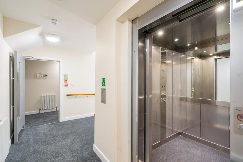 Hotel DC, Stratford - Resim 8