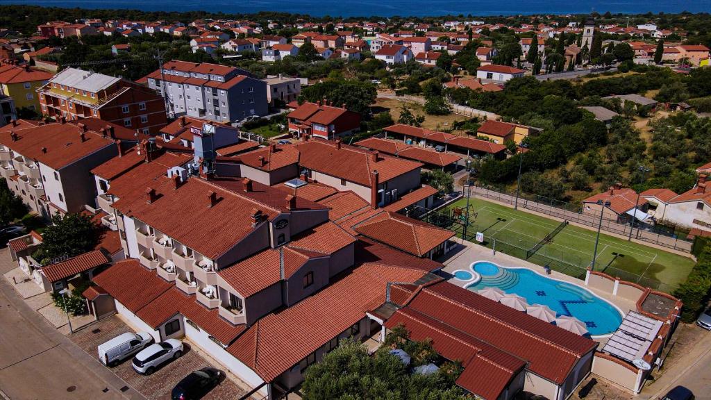 La alberca dentro o cerca de Hotel Villa Letan