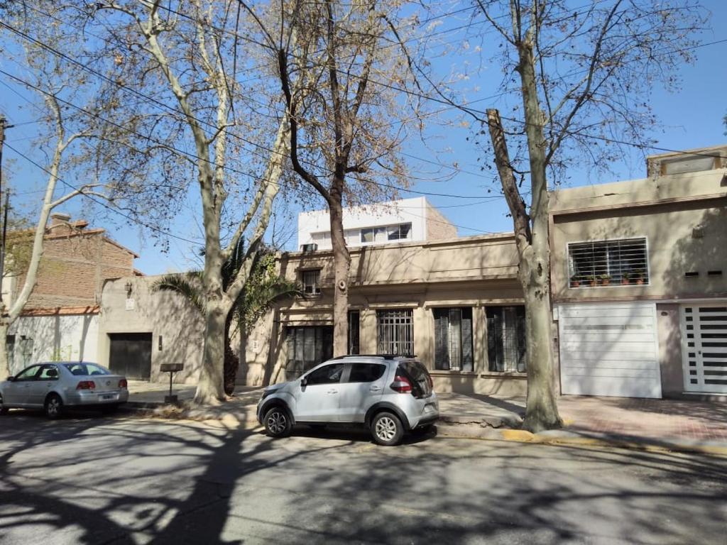 a white car parked in front of a building at Loft Rufino in Mendoza