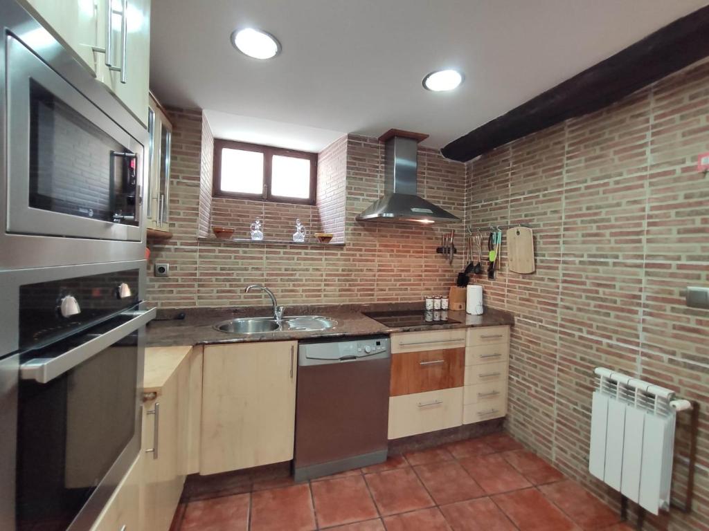 A kitchen or kitchenette at Casa Elvira