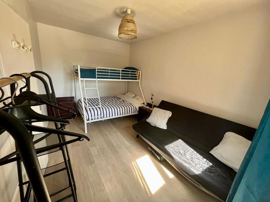 Łóżko lub łóżka w pokoju w obiekcie Belle et grande villa pour des séjours en famille et entre amis
