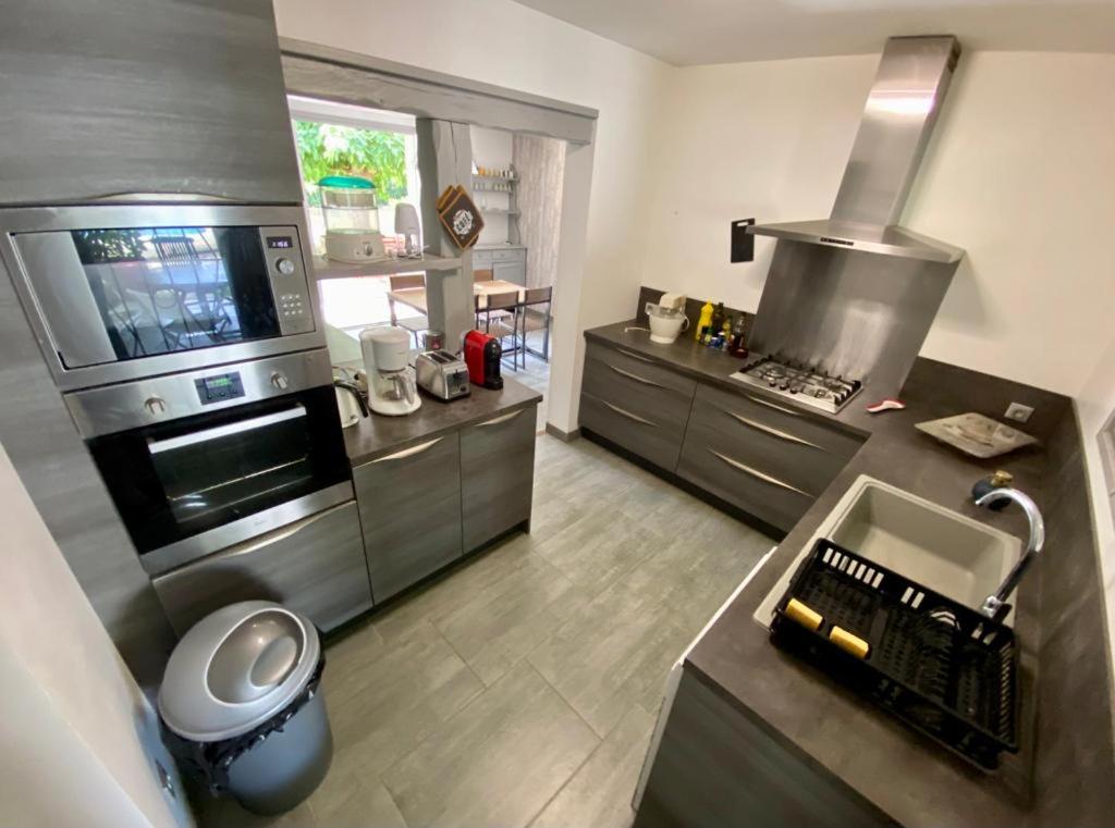 Kuchnia lub aneks kuchenny w obiekcie Belle et grande villa pour des séjours en famille et entre amis