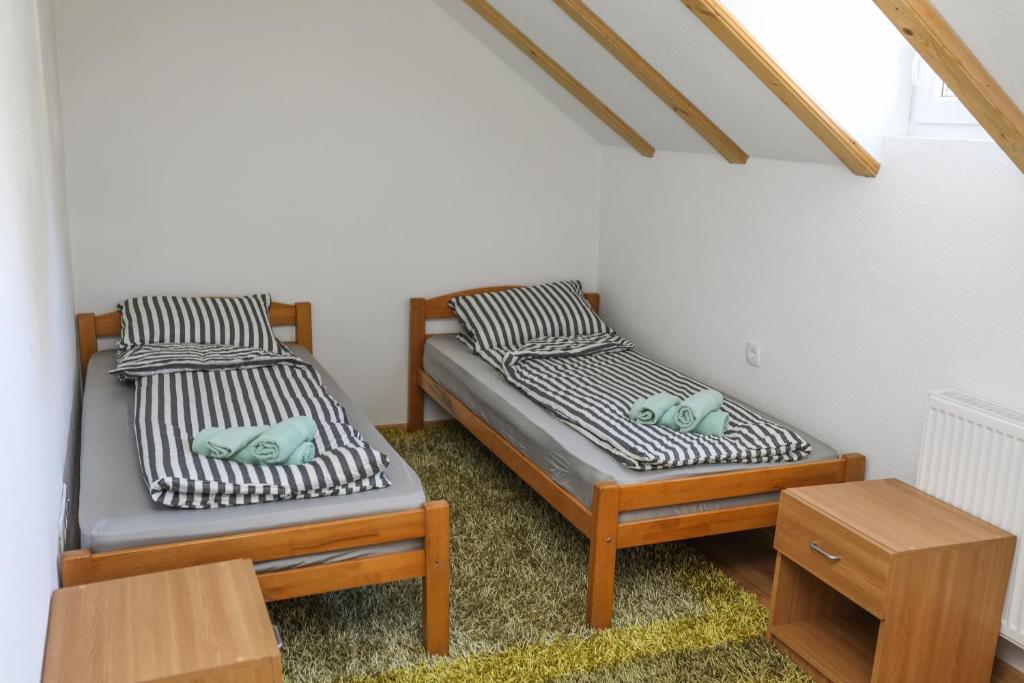 Postel nebo postele na pokoji v ubytování Soba Konak 1