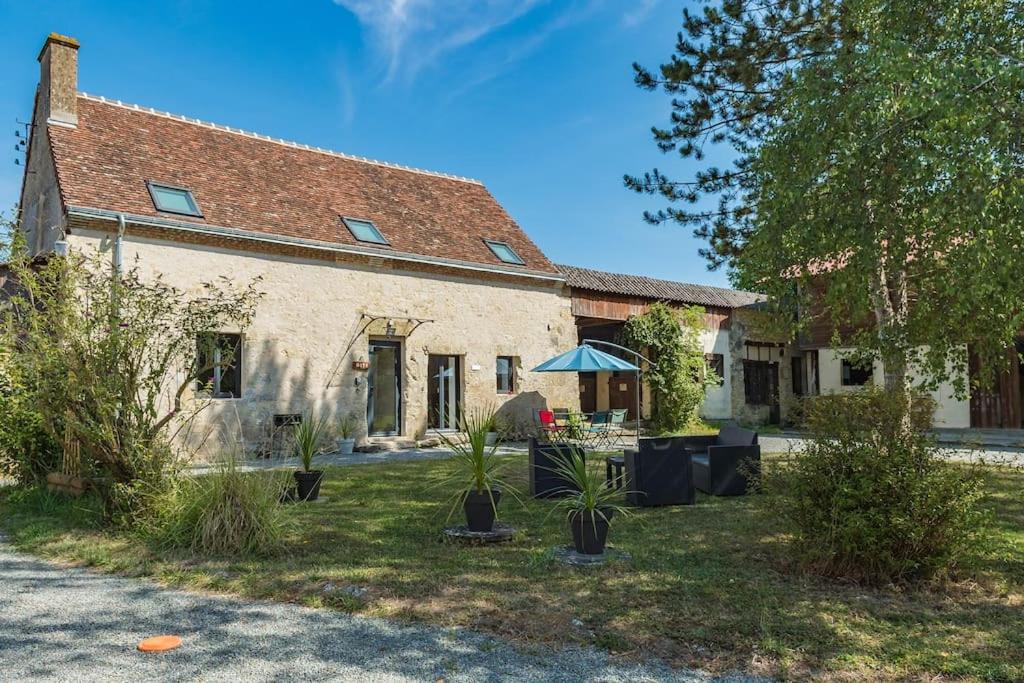 Κήπος έξω από το Gîte du Domaine du Ch'Val Perché
