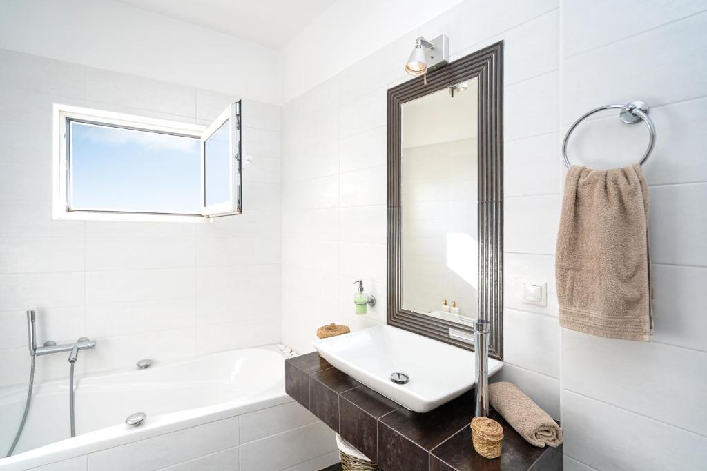 Koupelna v ubytování Mira Sitia Luxury Apartment