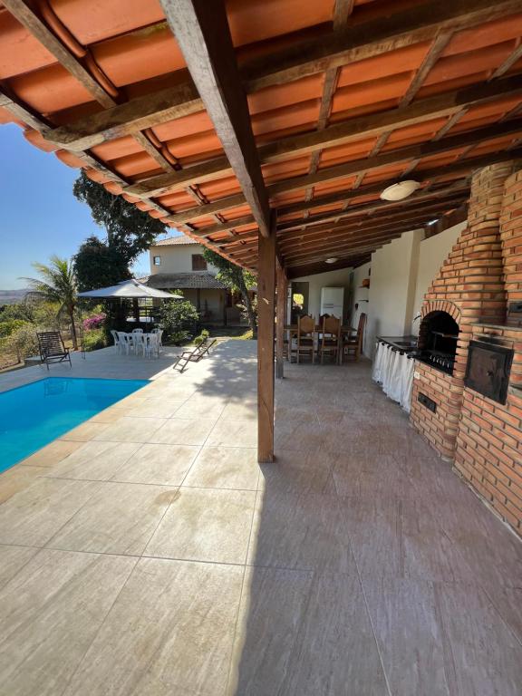 an outdoor patio with a fireplace and a brick wall at Casa da Vista - LAGOA SANTA in Lagoa Santa