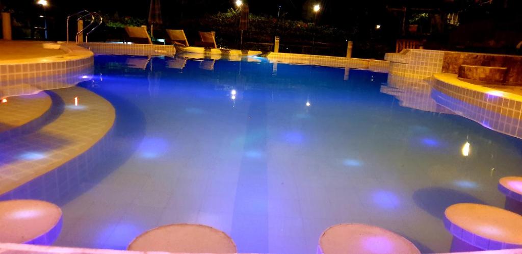 Bazén v ubytování Al Hamra Jungle Resort nebo v jeho okolí