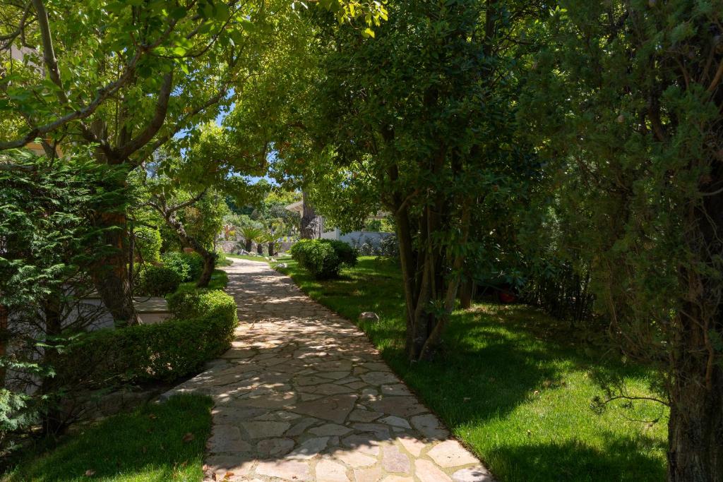 Vonkajšia záhrada v ubytovaní Resort Ravenna