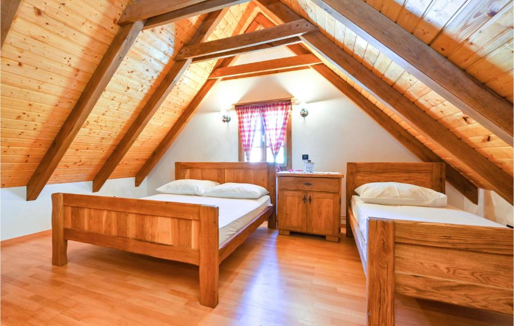 Posteľ alebo postele v izbe v ubytovaní Three-Bedroom Holiday Home In Gornji Trpuci