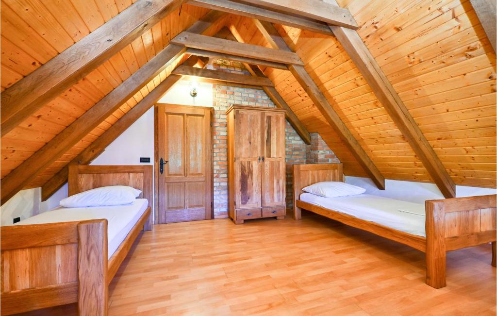 Posteľ alebo postele v izbe v ubytovaní Three-Bedroom Holiday Home In Gornji Trpuci