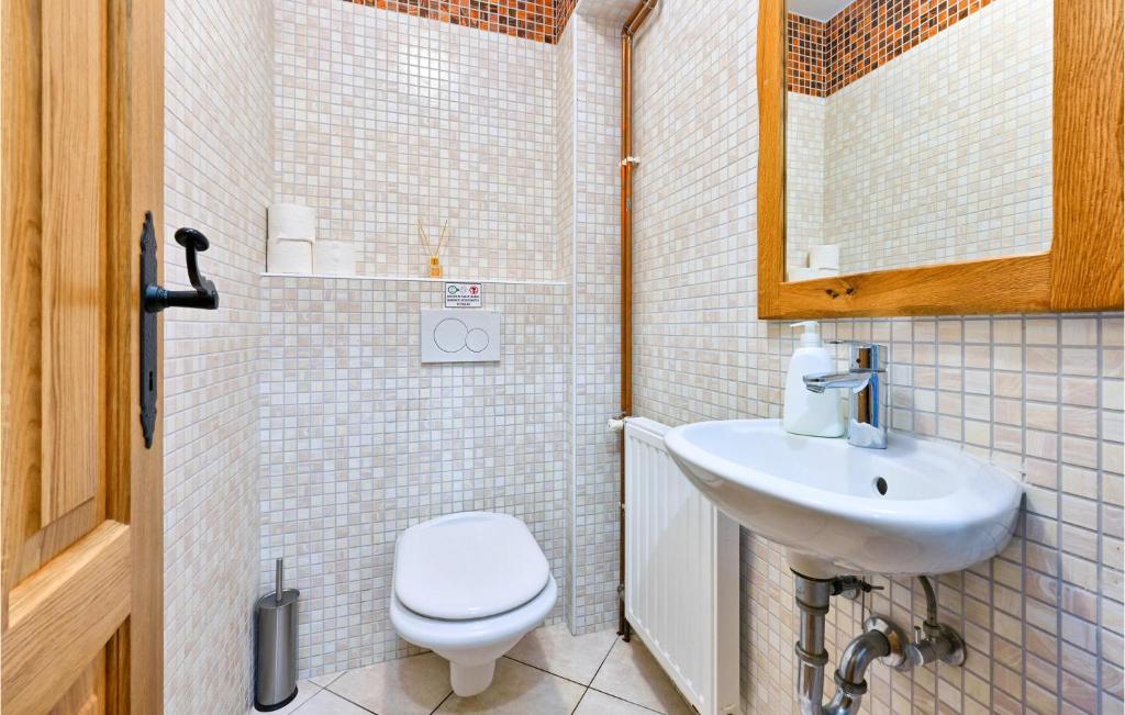 Kúpeľňa v ubytovaní Three-Bedroom Holiday Home In Gornji Trpuci