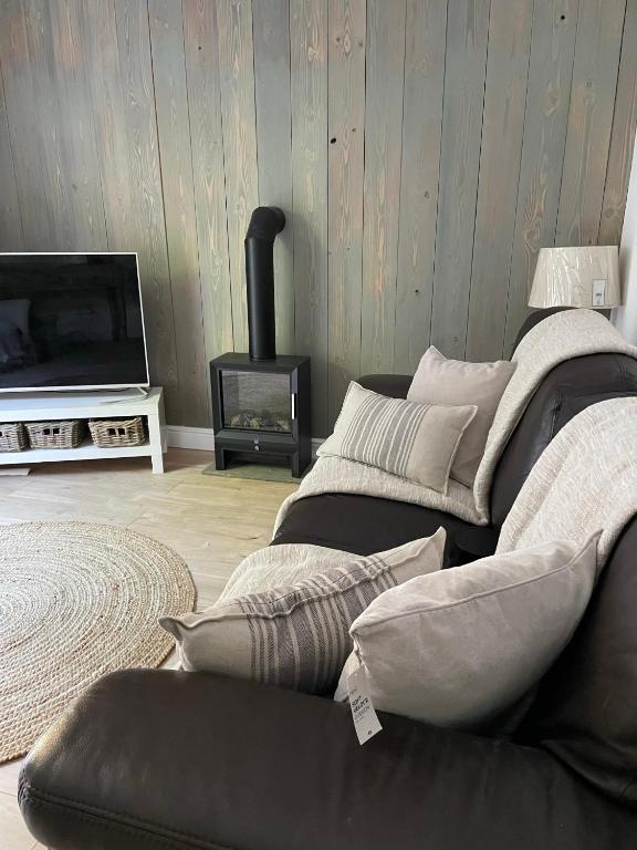 TV a/nebo společenská místnost v ubytování Shakespeare’s Nest