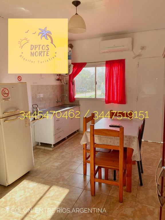 Η κουζίνα ή μικρή κουζίνα στο Departamentos Norte