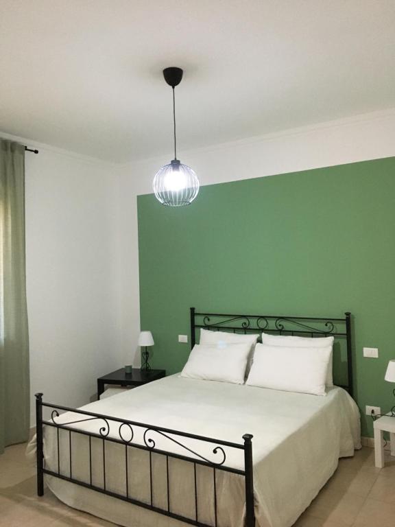Łóżko lub łóżka w pokoju w obiekcie Villa Andalù Appartamenti
