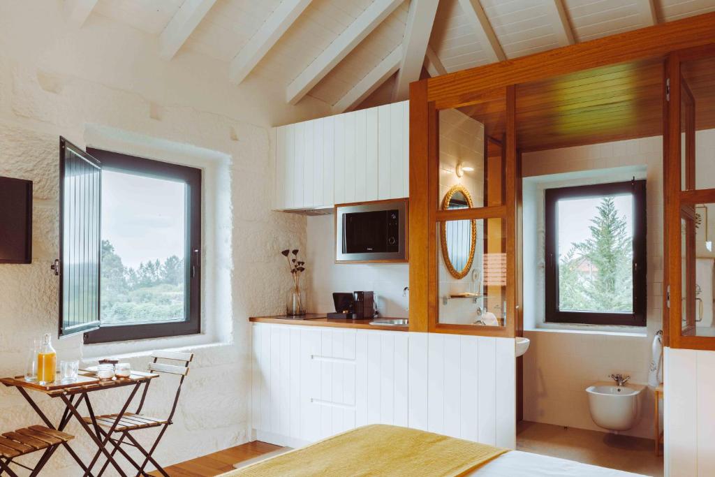 Uma televisão e/ou sistema de entretenimento em Oliveiras Village — Agroturismo