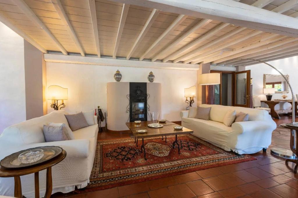 A seating area at FIRENZE Villa a 5 Stelle - Villa Gaudia Luxury & Relax in Chianti