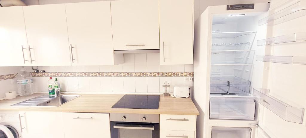 Kuchyň nebo kuchyňský kout v ubytování Casa Playa de Valdelagrana
