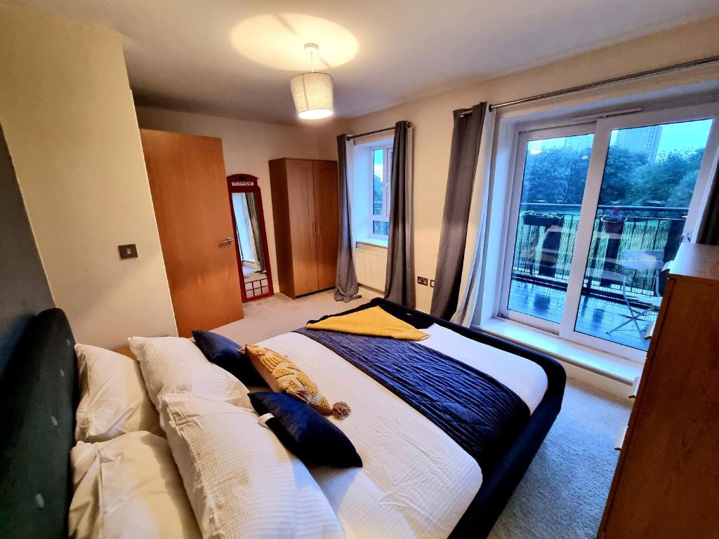 Luxury 2Bedroom Service Apartment with Balcony, Manchester Updated
