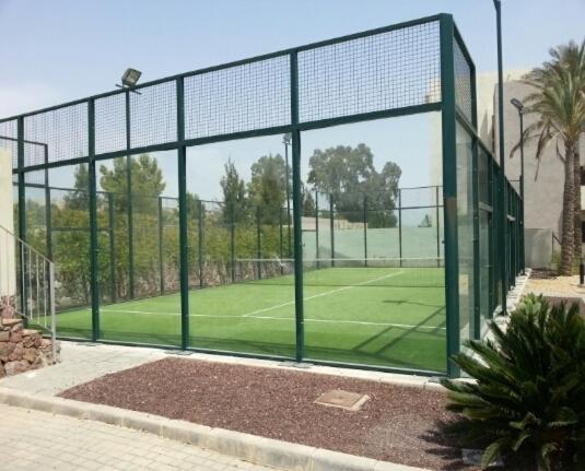 Tenis a/nebo squash v ubytování Apartamento unifamiliar Golf Vera urb privada y tranquila nebo okolí