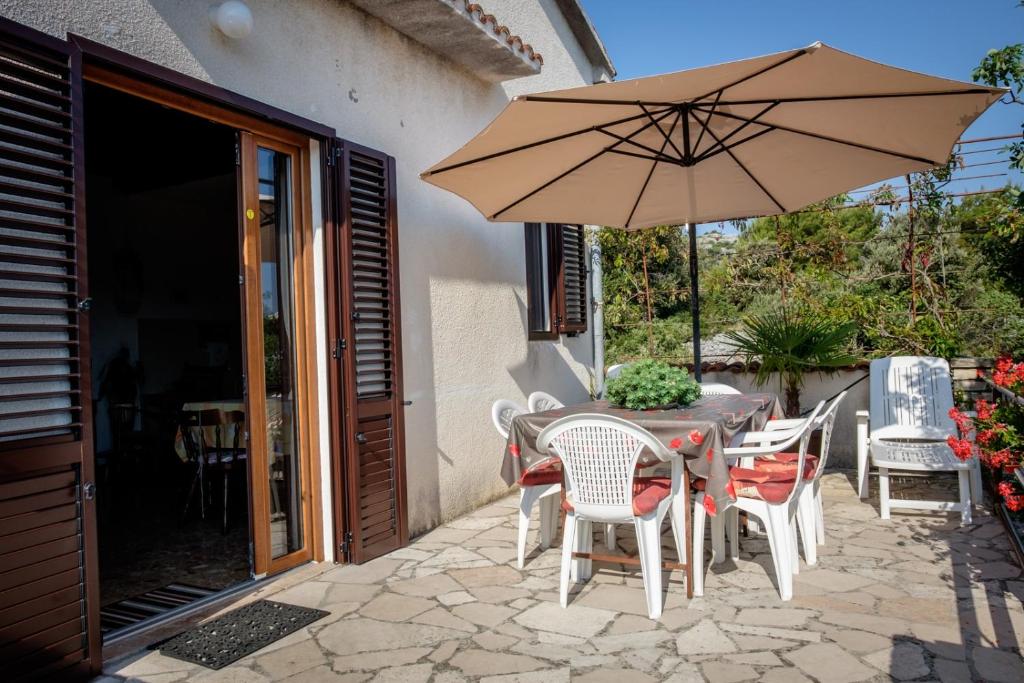 Fotografie z fotogalerie ubytování Apartments by the sea Razanj, Rogoznica - 15264 v Rogoznici