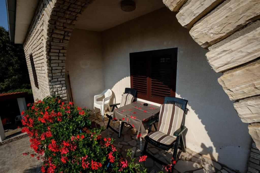 Fotografie z fotogalerie ubytování Apartments by the sea Razanj, Rogoznica - 15264 v Rogoznici
