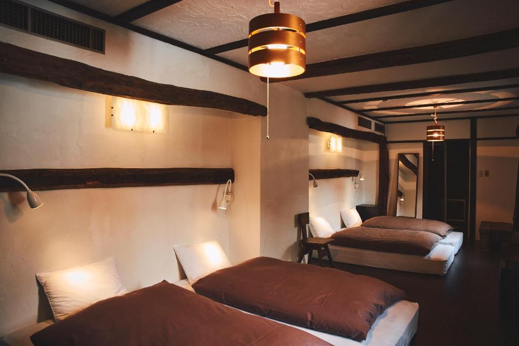 Postel nebo postele na pokoji v ubytování Hotel Haus St Anton