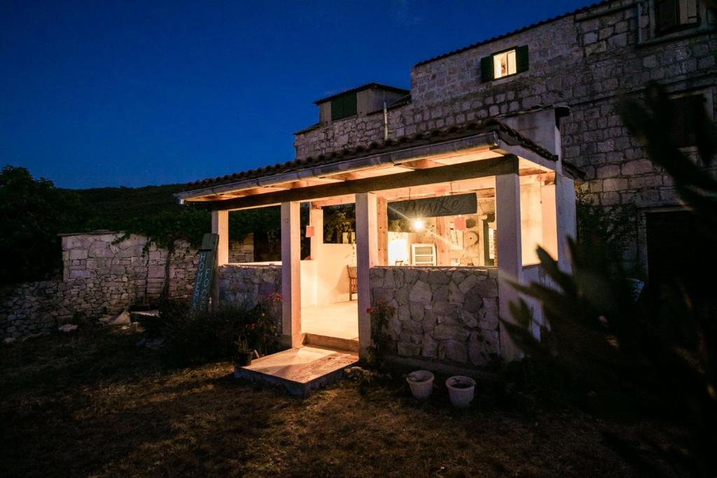 Fotografie z fotogalerie ubytování Secluded holiday house Okljucna, Vis - 15283 v destinaci Komiža