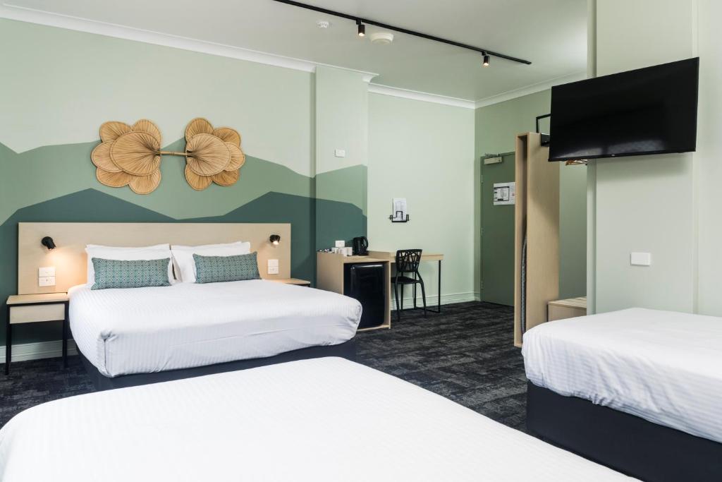 Nightcap at Atherton Hotel - Estudio Familiar